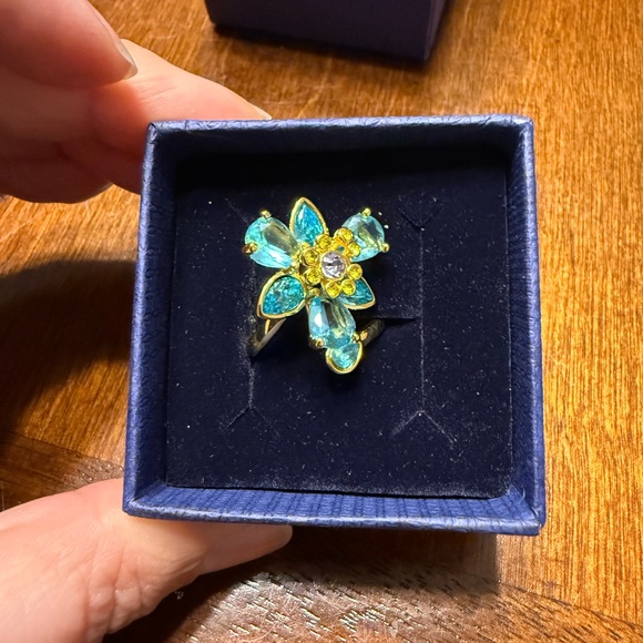 NEW Swarovski Idyllia ring Mixed cuts Flower blue Gold-tone plated Size 7 Box - Picture 7 of 9